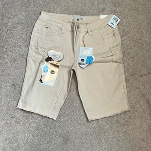 YMI Wanna Betta Butt Bermuda Shorts Size 13